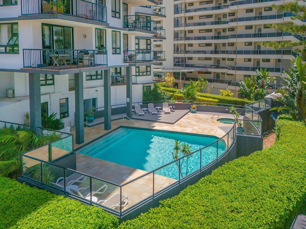 Neptune Resort 75/80