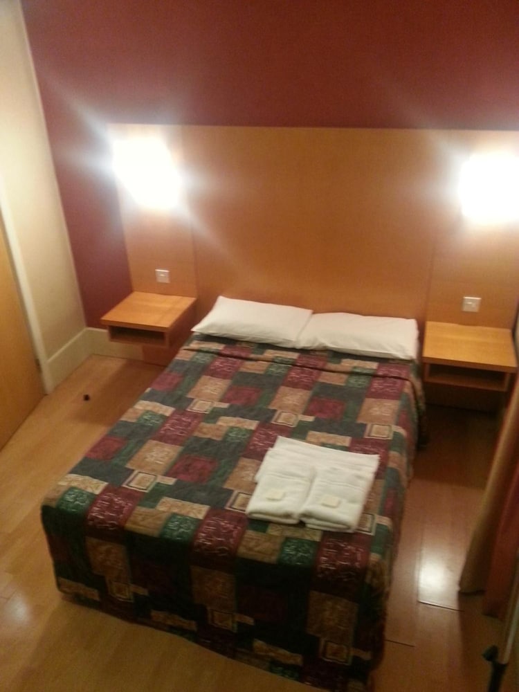 Berkeley Court Hotel 26/33