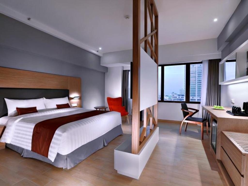 Space, King Bed