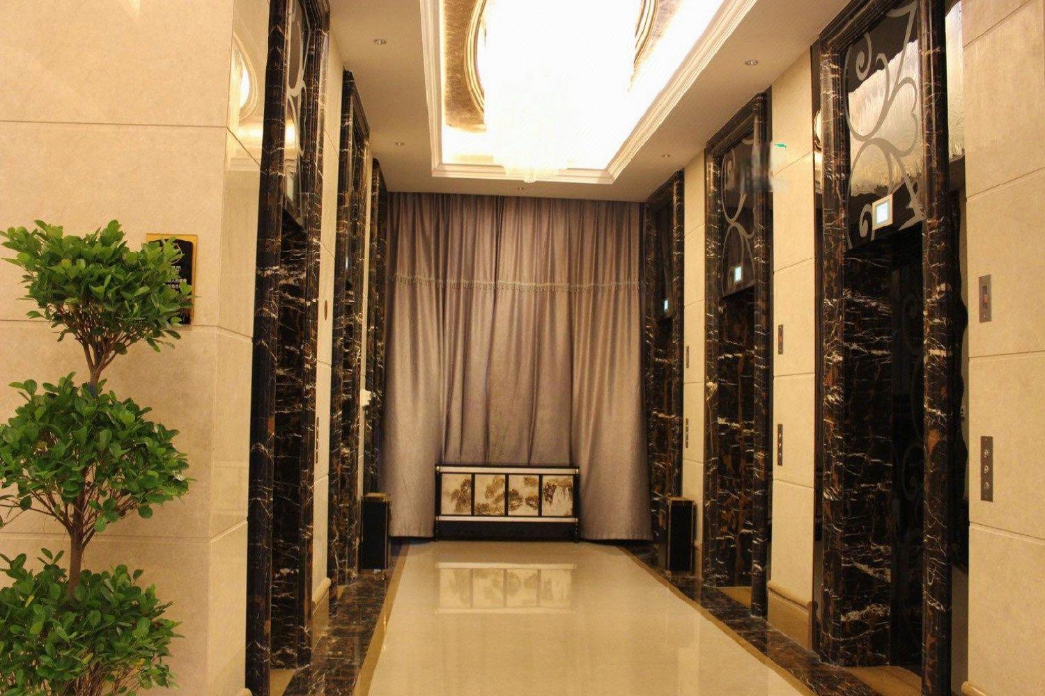 Guomao Hotel 8/35