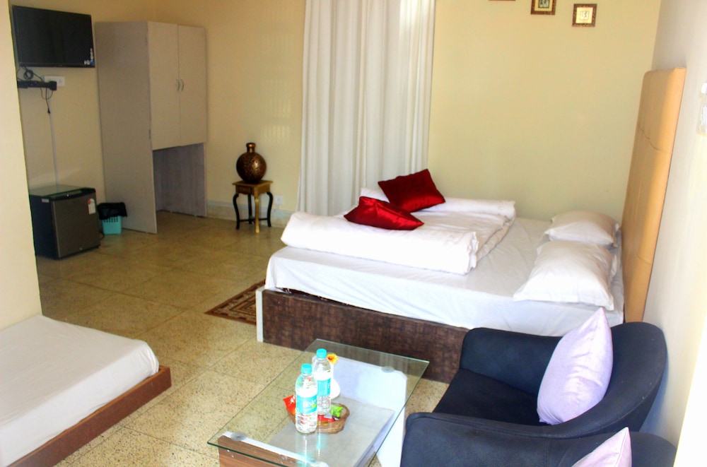 Hotel Toppers Corner Mount Abu 28/67