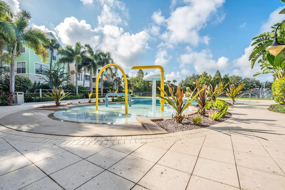 Runaway Beach Club Resort 52/68