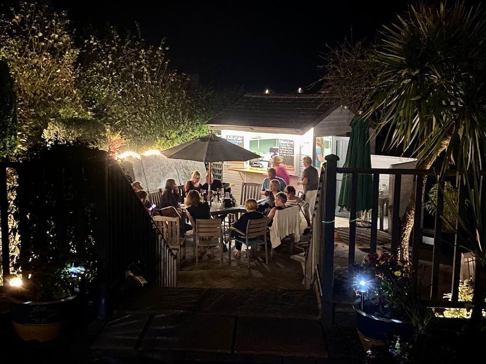 The Globe Inn 44/46