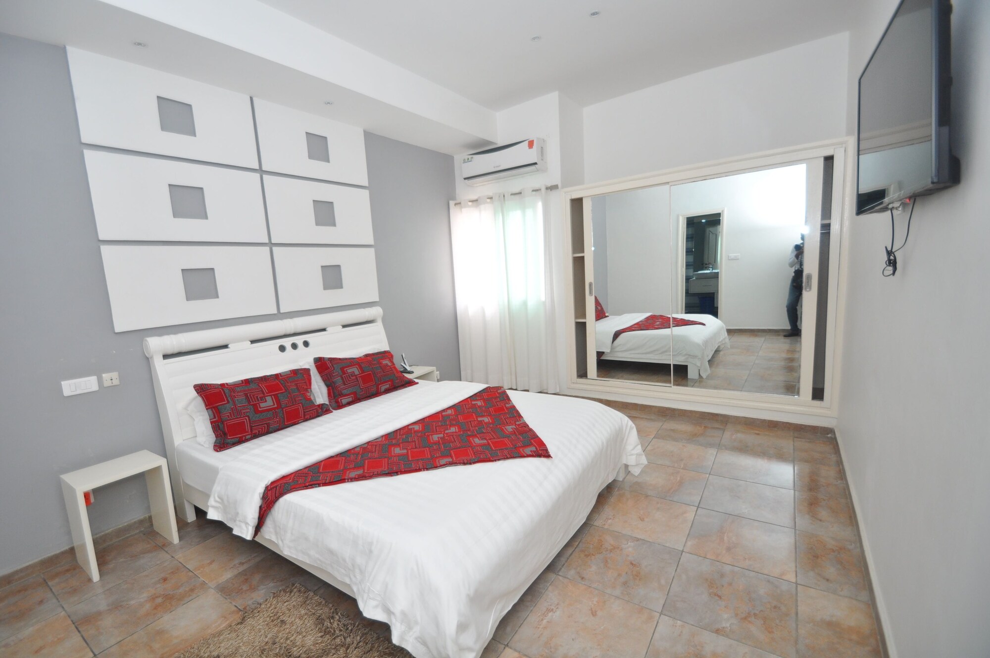 JUNIOR SUITE, KING BED