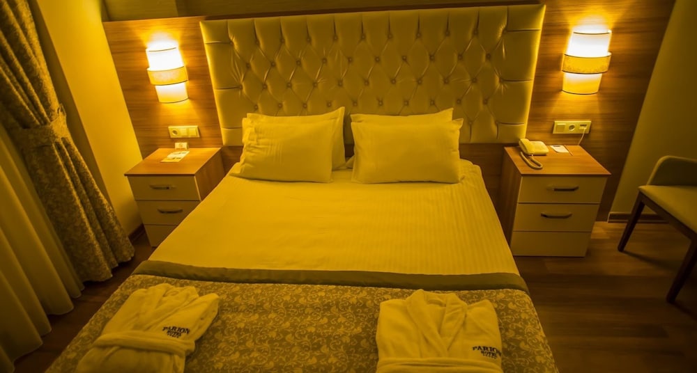 Parion Hotel 9/67