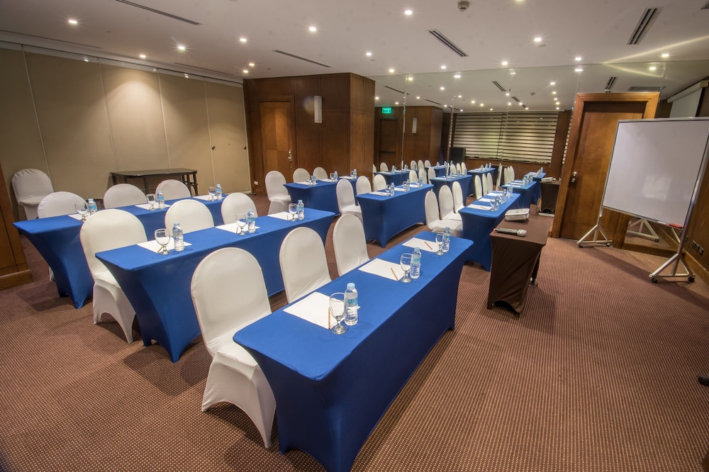 City Garden Hotel Makati 65/71