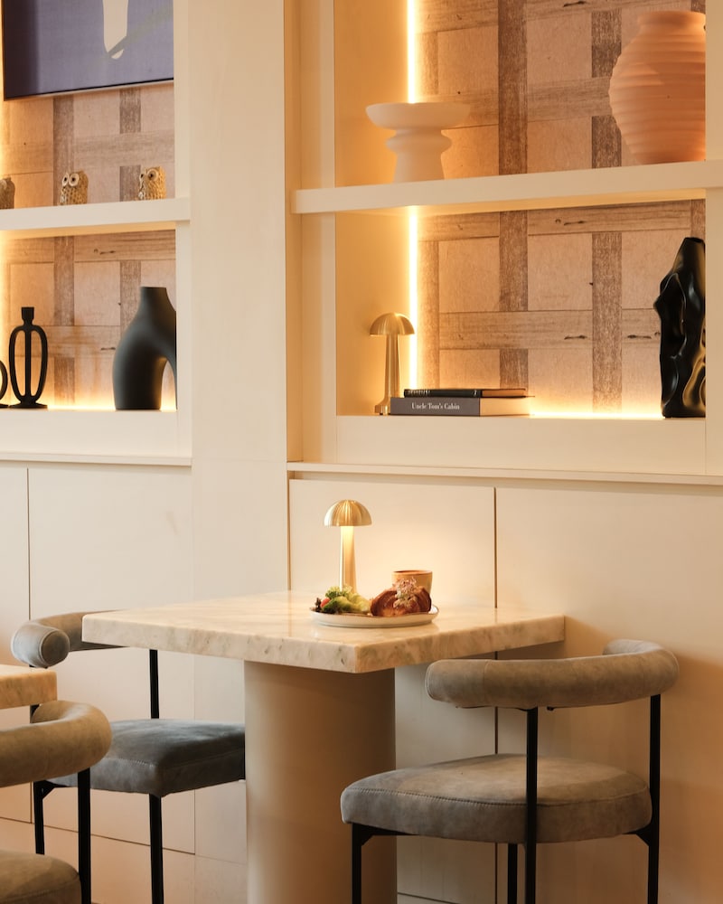 AMI Suites 36/50