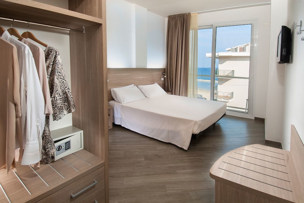 1 BEDROOM, DOUBLE OR TWIN BED, SEA VIEW, BALCONY