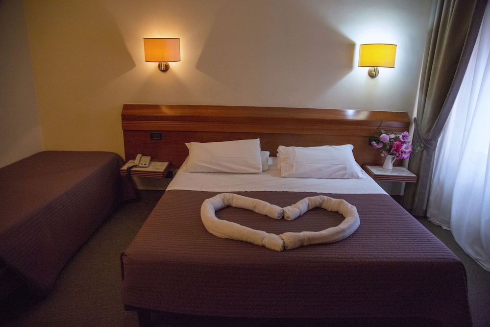 Arcadia Hotel 16/48