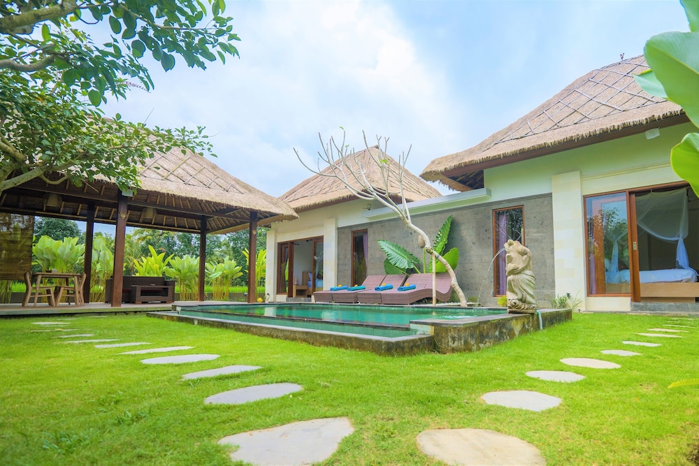 Three Gold Luxury Private Villas 38/50