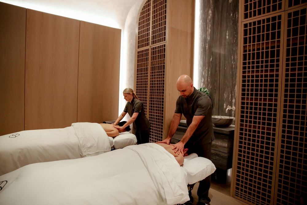 Fairmont Century Plaza Gold Experience 12/73