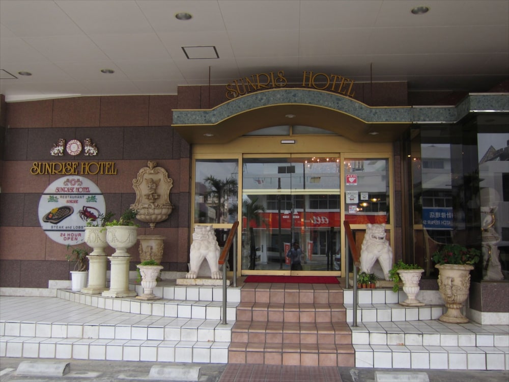 Sunrise Hotel 6/68