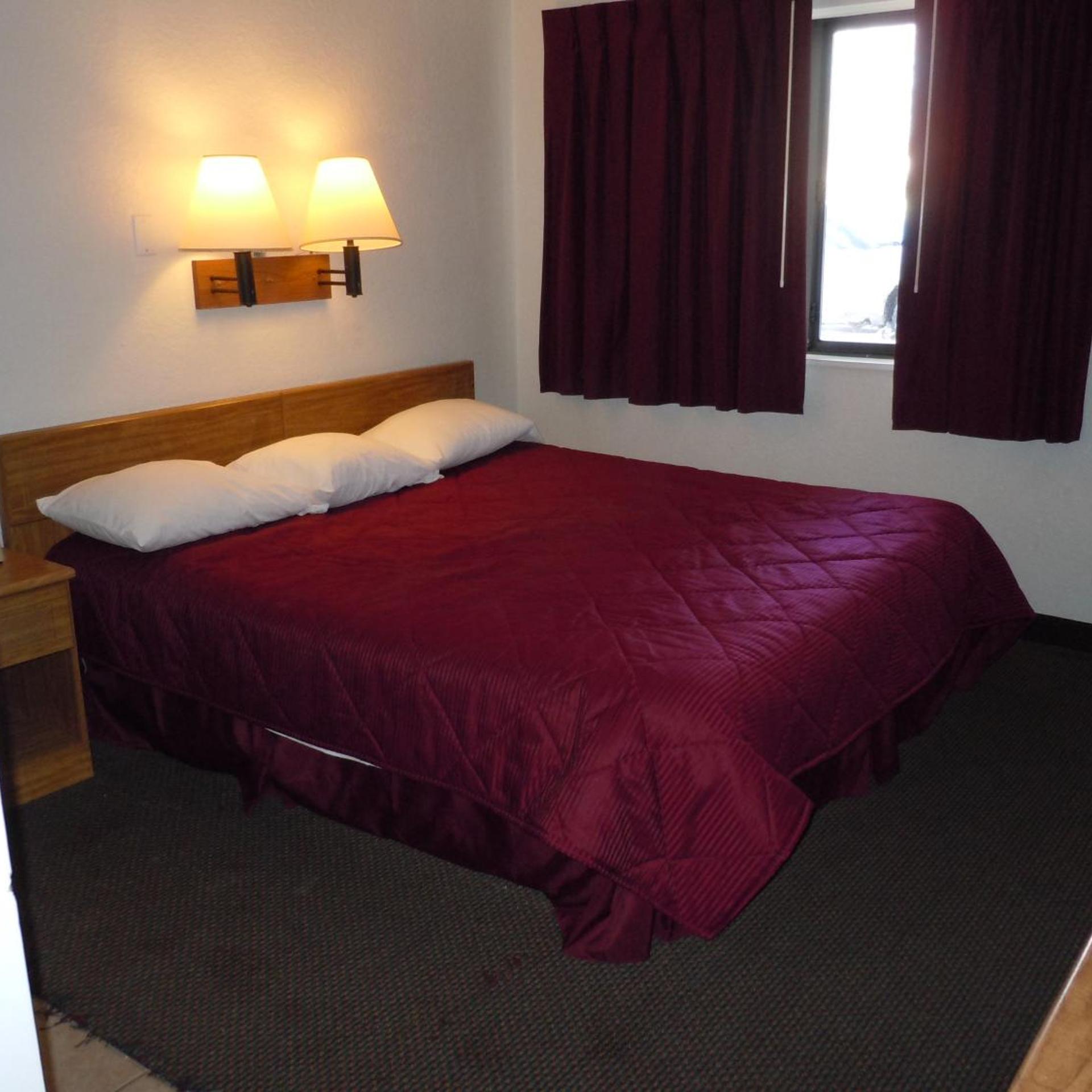 Travelodge by Wyndham Grand Rapids North 10/27