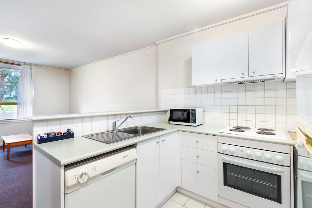 Knox International Hotel and Apartments 21/24