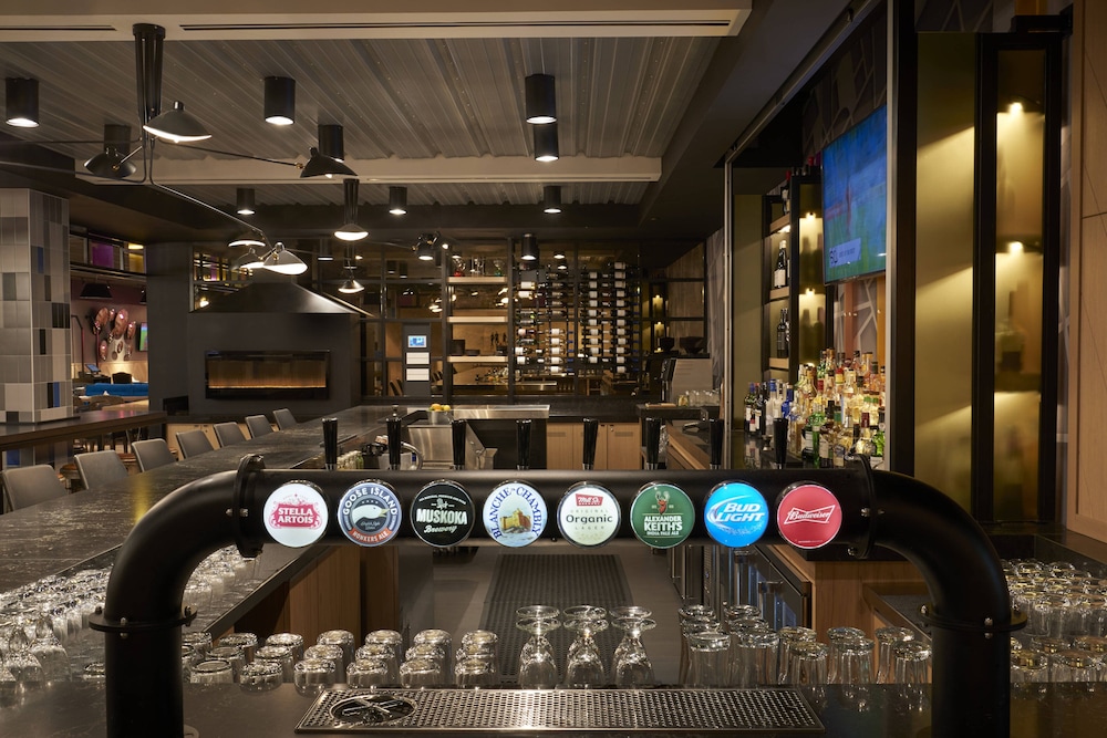 Delta Hotels by Marriott Toronto Airport & Conference Centre 24/32