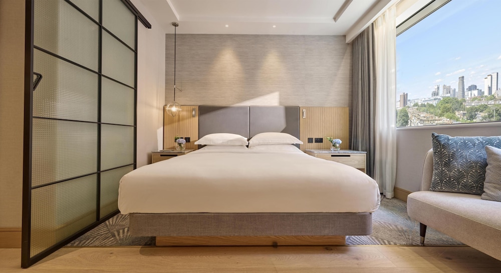 Hyatt Regency London Olympia 10/50