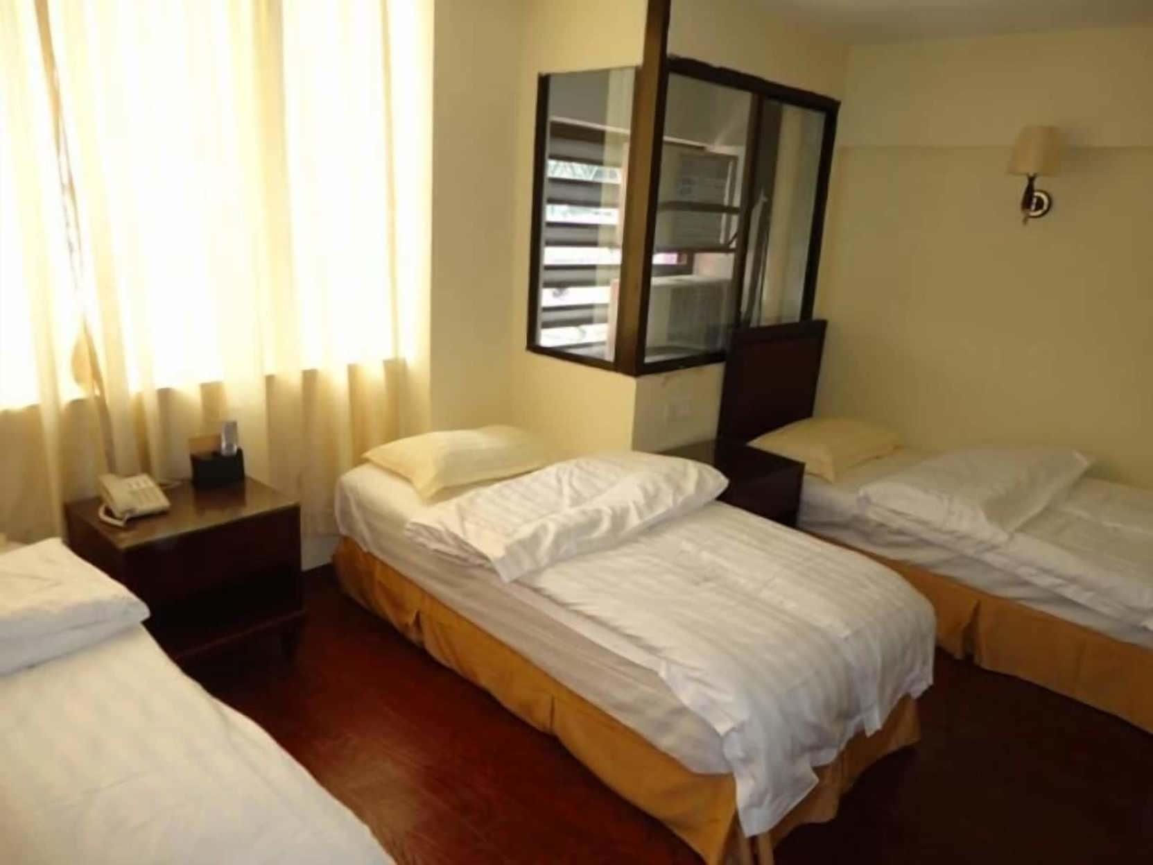 غرفة قياسية رباعية بأربعة أسرّة، ADITYA HOTEL 3/3