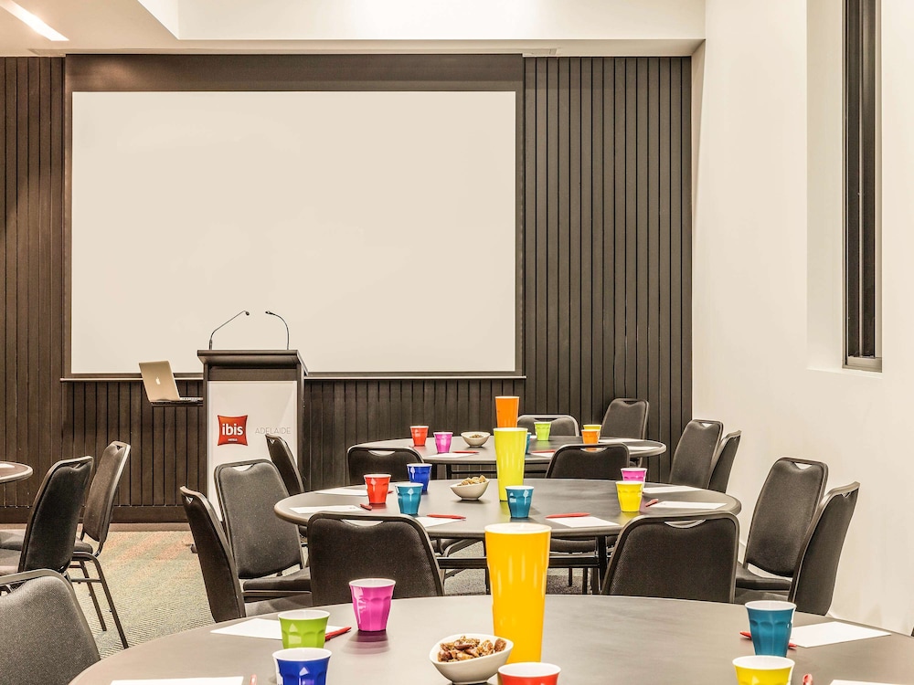 IBIS ADELAIDE 63/71