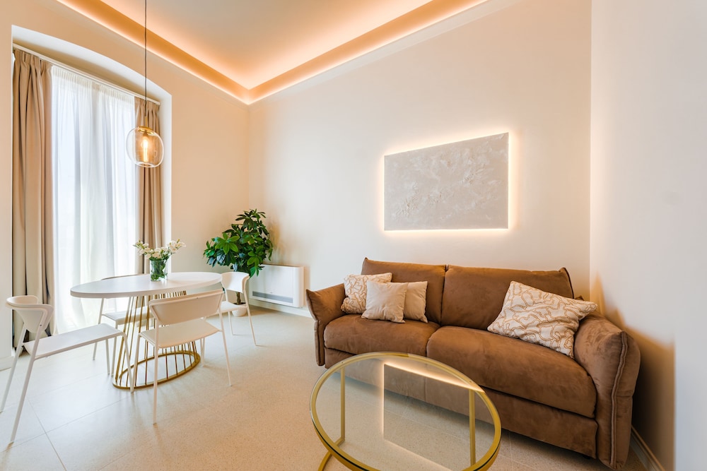 Palazzo Clemente 18/50