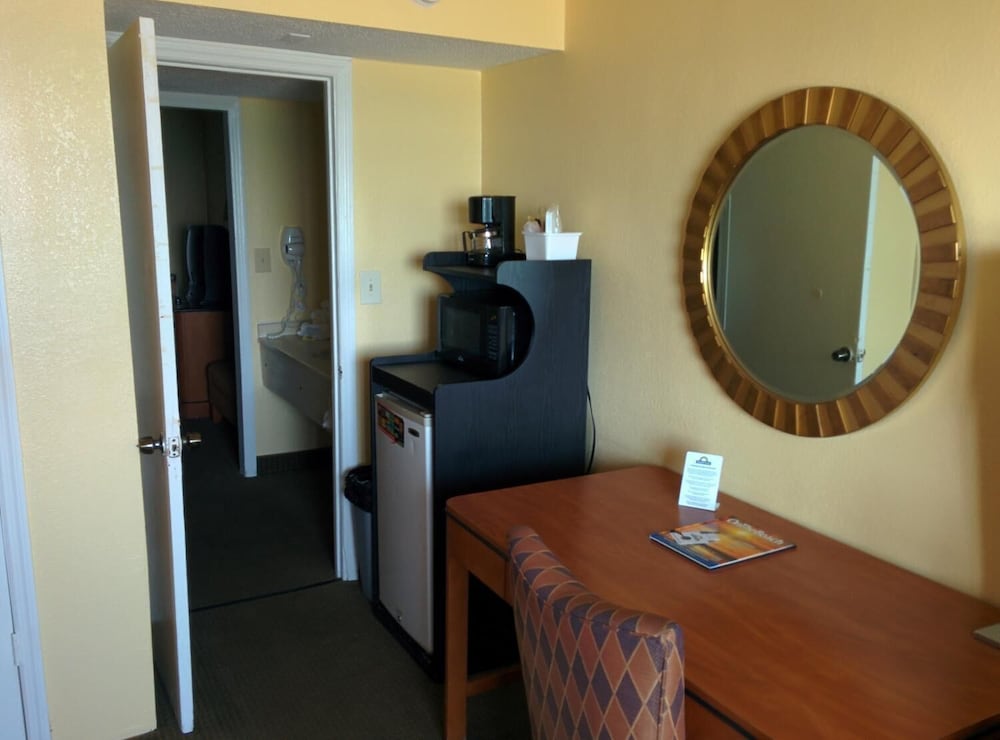 Days Inn by Wyndham Myrtle Beach-Beach Front 27/36