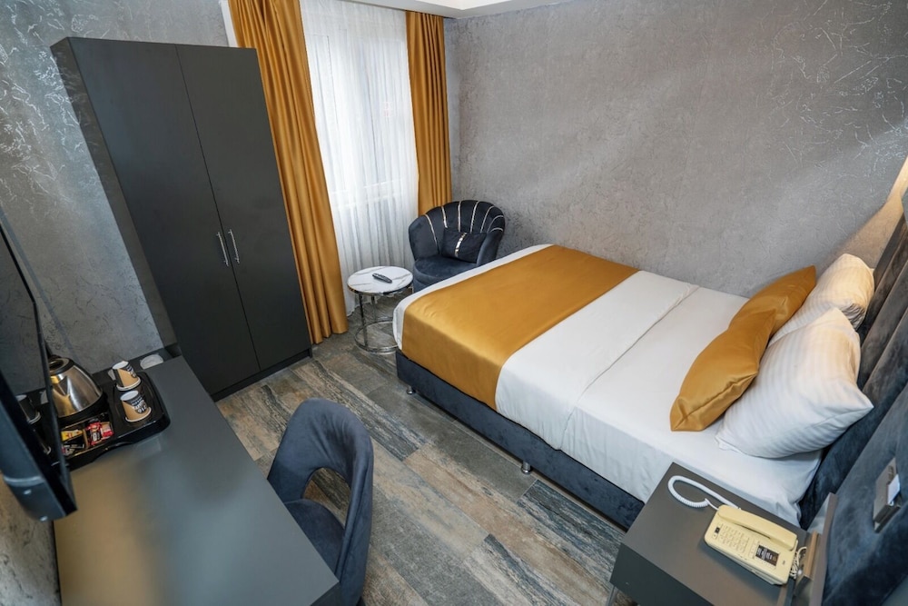 Standard, Double Bed, City View