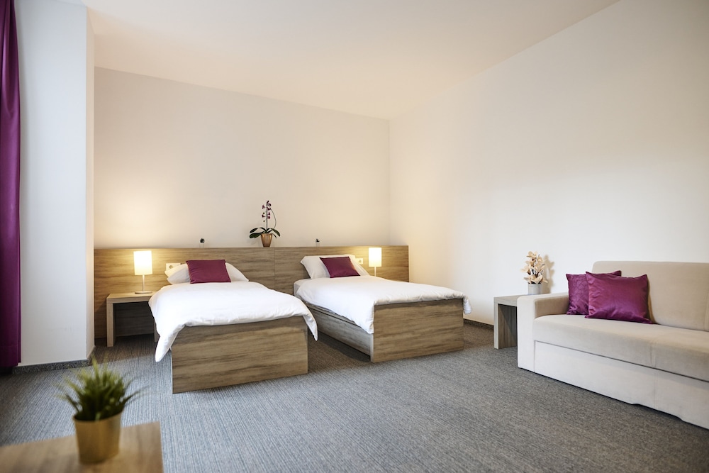 غرفة سوبيريور بسريرين منفصلين مع أريكة، Meksiko Hotel 7/10