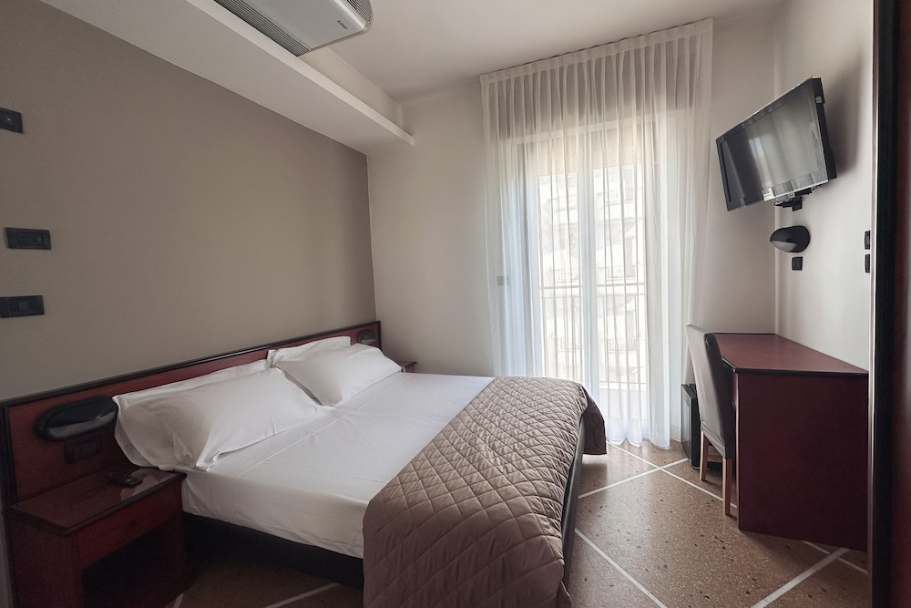 Lime Hotel 38/77