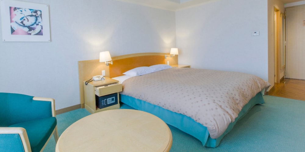 ROOM, DOUBLE BED