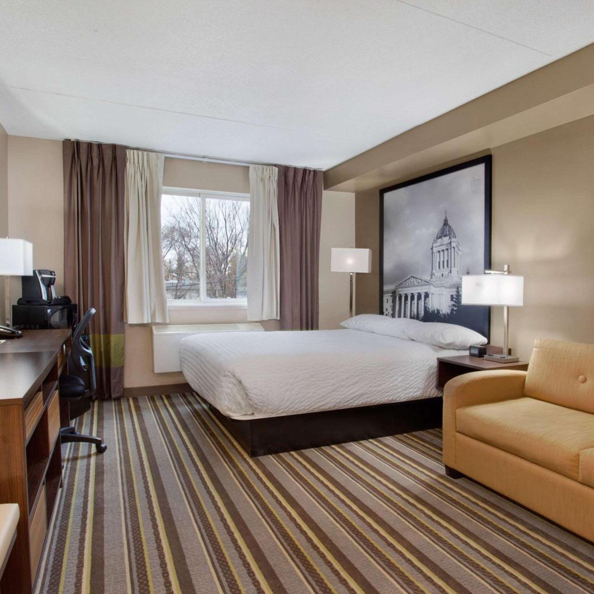 غرفة بزنس بسرير كوين مع أريكة، Super 8 by Wyndham Winnipeg West 5/10