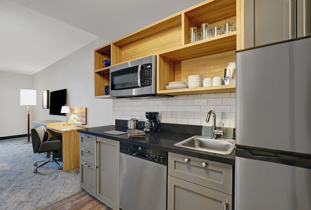Candlewood Suites Kingston West 44/62