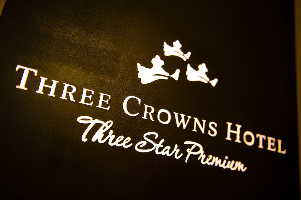 Three Crowns Hotel 35/55