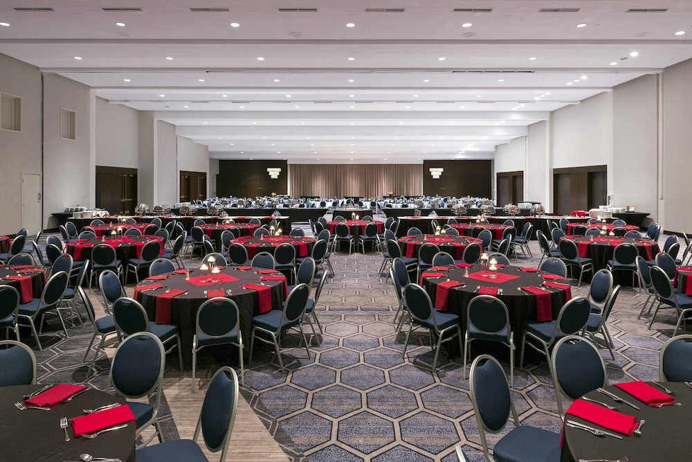 Sheraton Norfolk Waterside 54/55