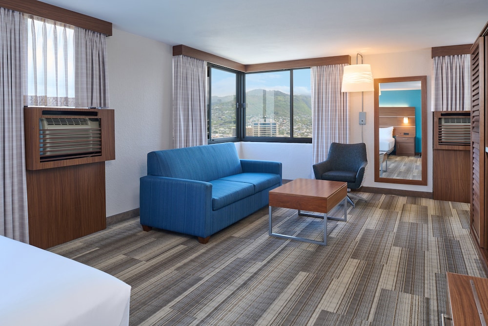 Holiday Inn Express Waikiki 46/77