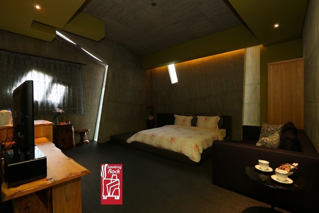 DELUXE, DOUBLE BED, BATHTUB