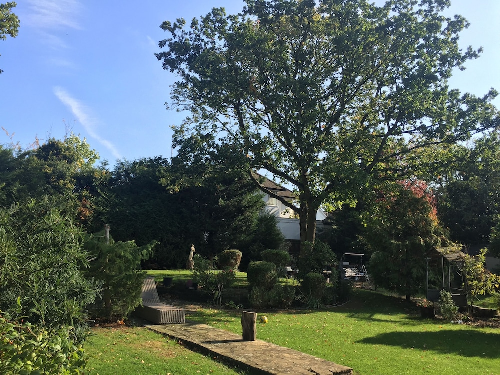 Edgware Bed and Breakfast 24/34