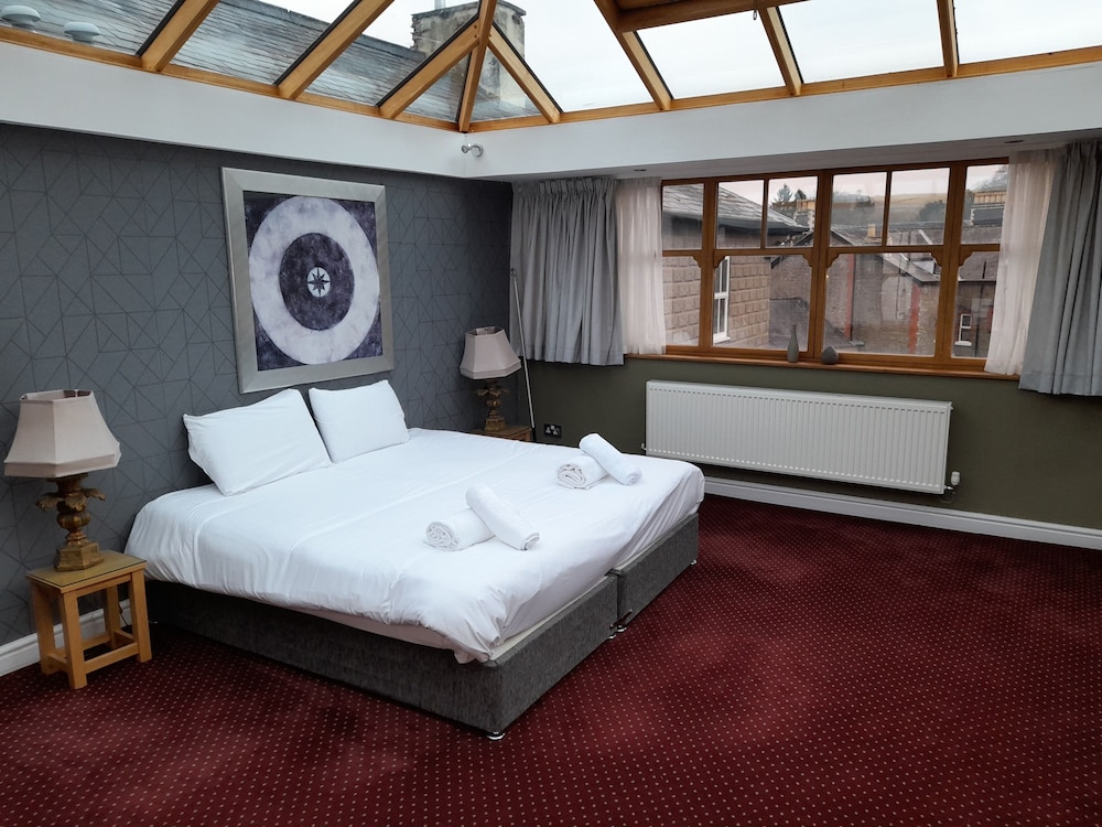 The Knighton Hotel by Payman Club 35/50