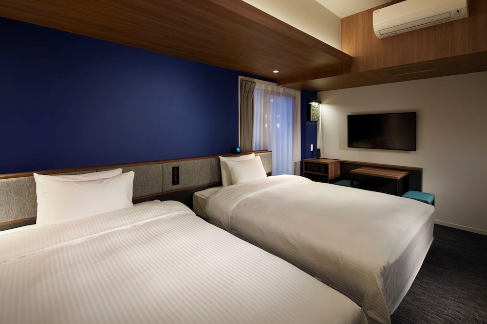 DELUXE, TWIN BEDS