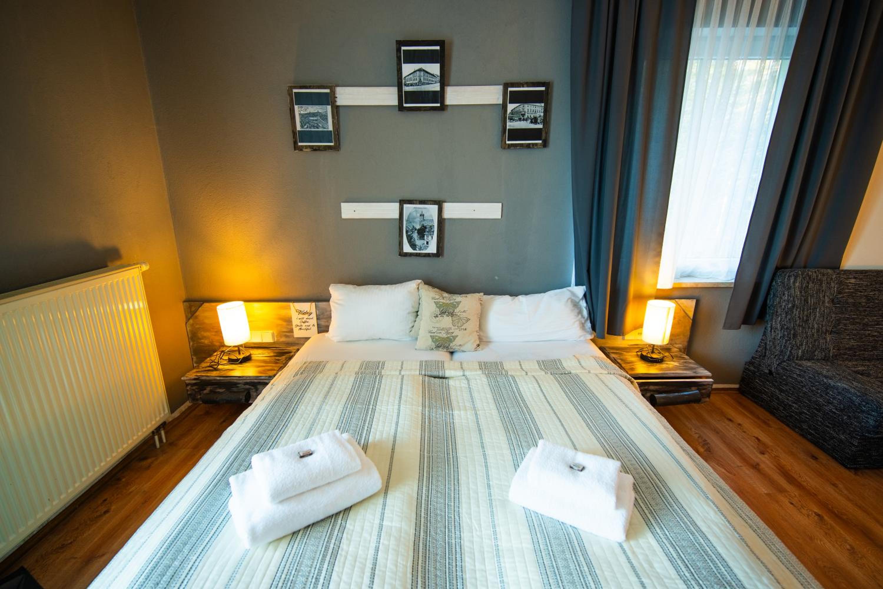 Room, Double Bed