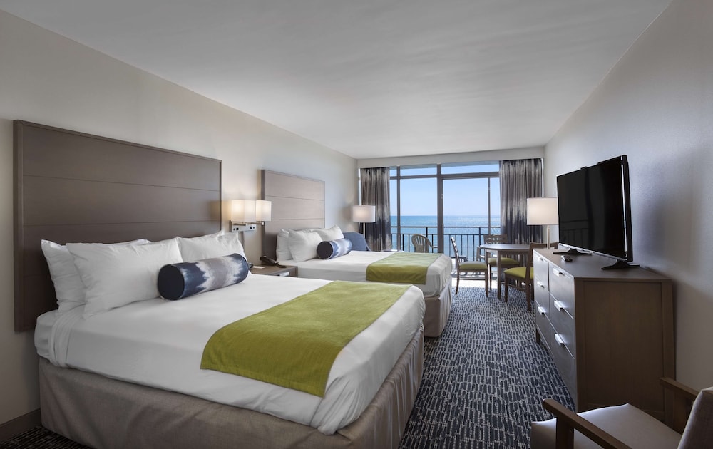 Standard, 2 Queen Beds, Ocean Front, Balcony