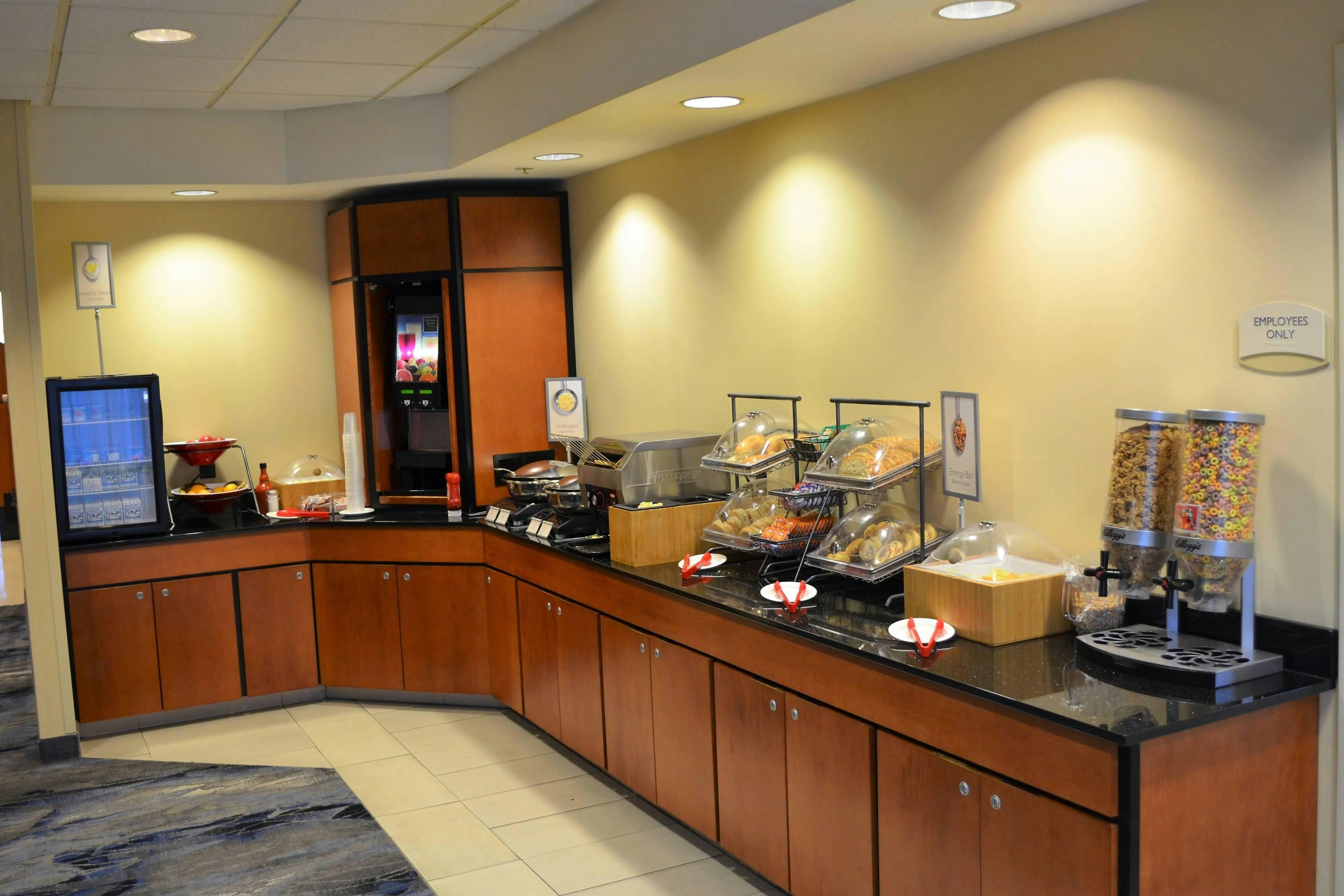 Fairfield Inn & Suites by Marriott Sault Ste. Marie 1/10