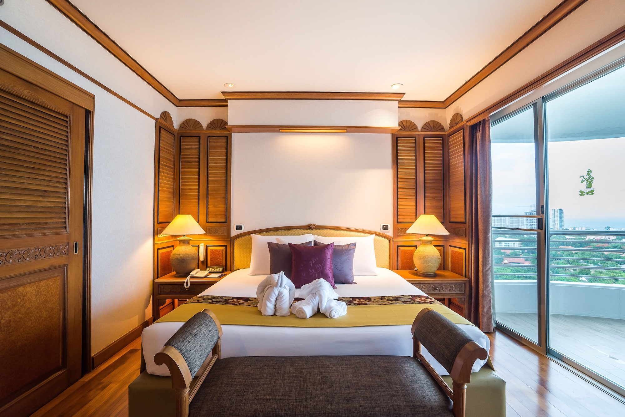 2 BEDROOMS, REGENCY, SUITE