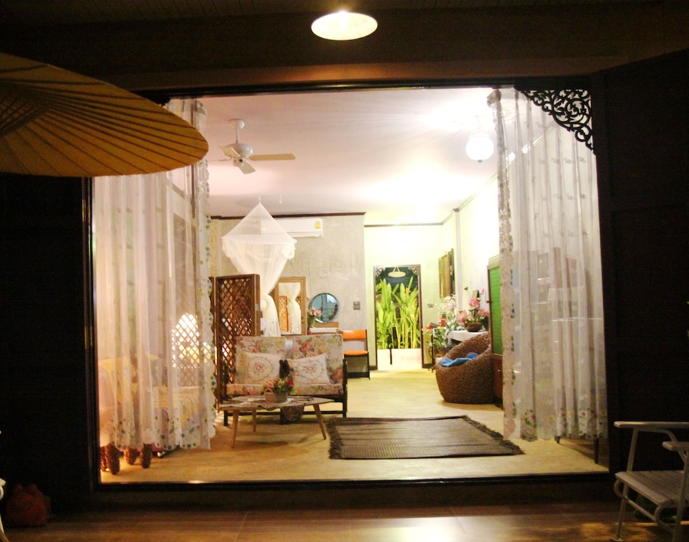 BANG LUANG HOUSE BANGKOK 17/70