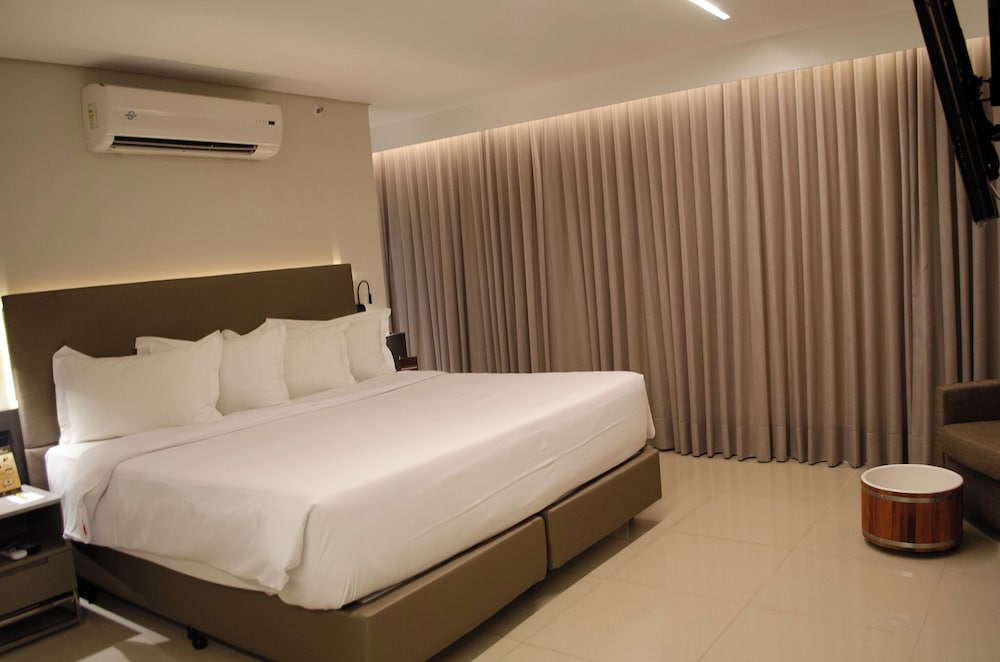 PREMIUM, SUITE, DOUBLE BED