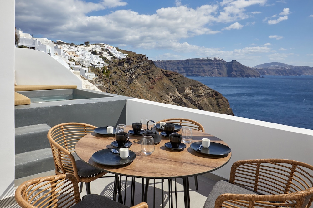 Allure Breeze Suites 72/79