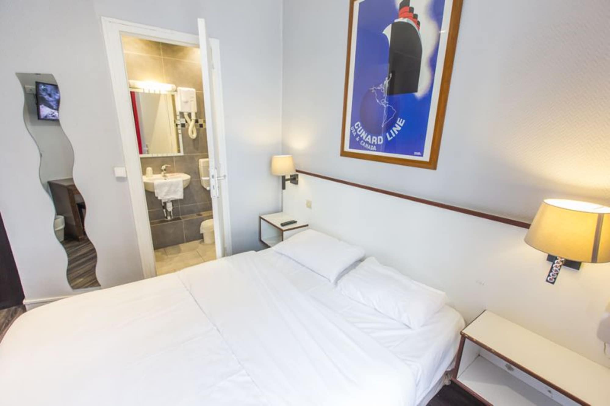 ROOM, DOUBLE BED
