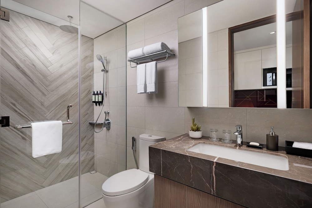 غرفة ديلوكس بسريرين منفصلين وسريرين كينج بـ3 غرف نوم، Somerset Central Salcedo Makati 6/8