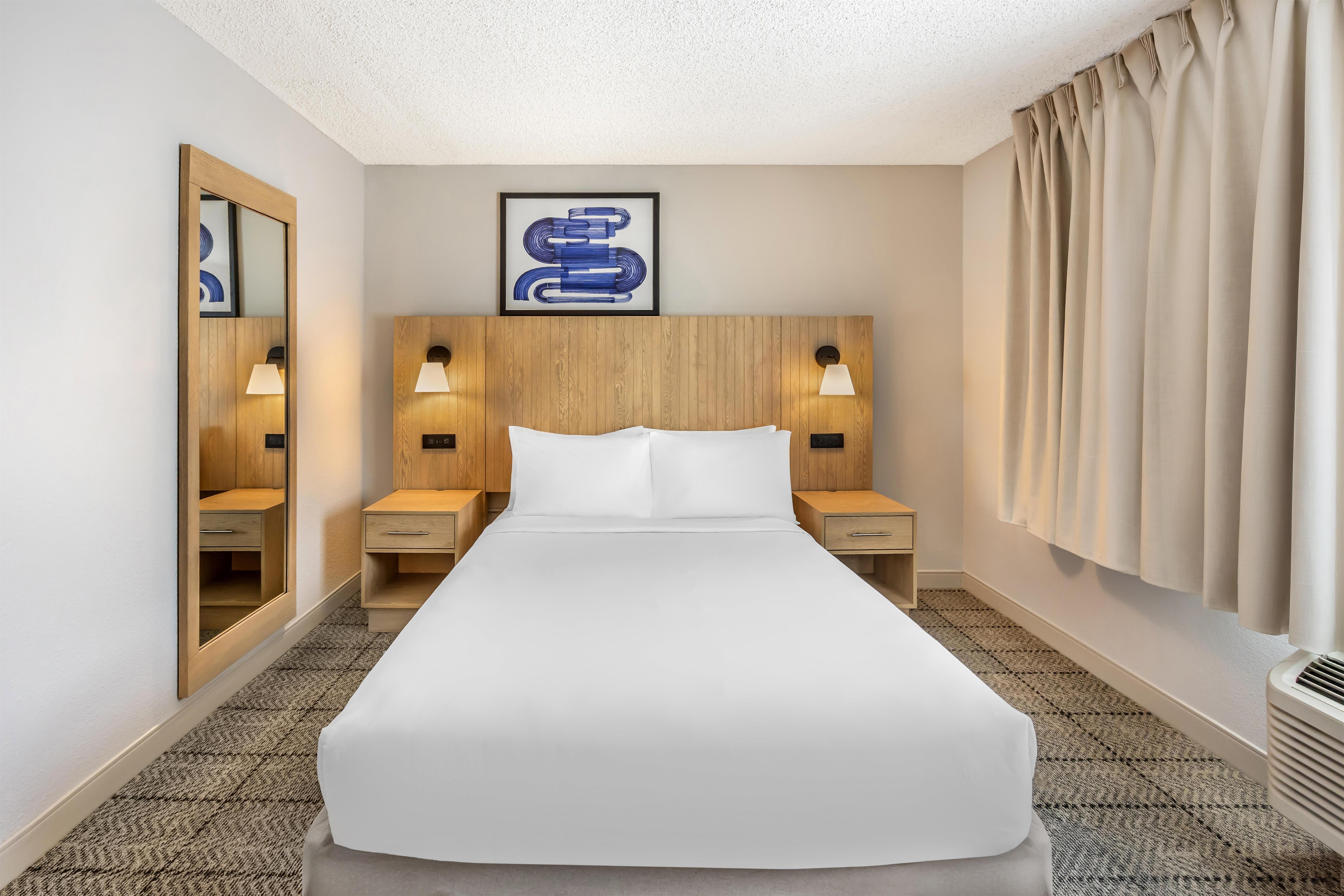 Studio, Queen Bed, Accessible
