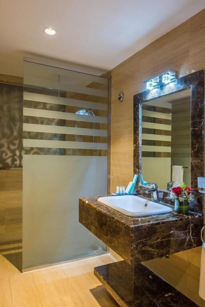 فندق ارفاد(Erfad Hotel) 32/38