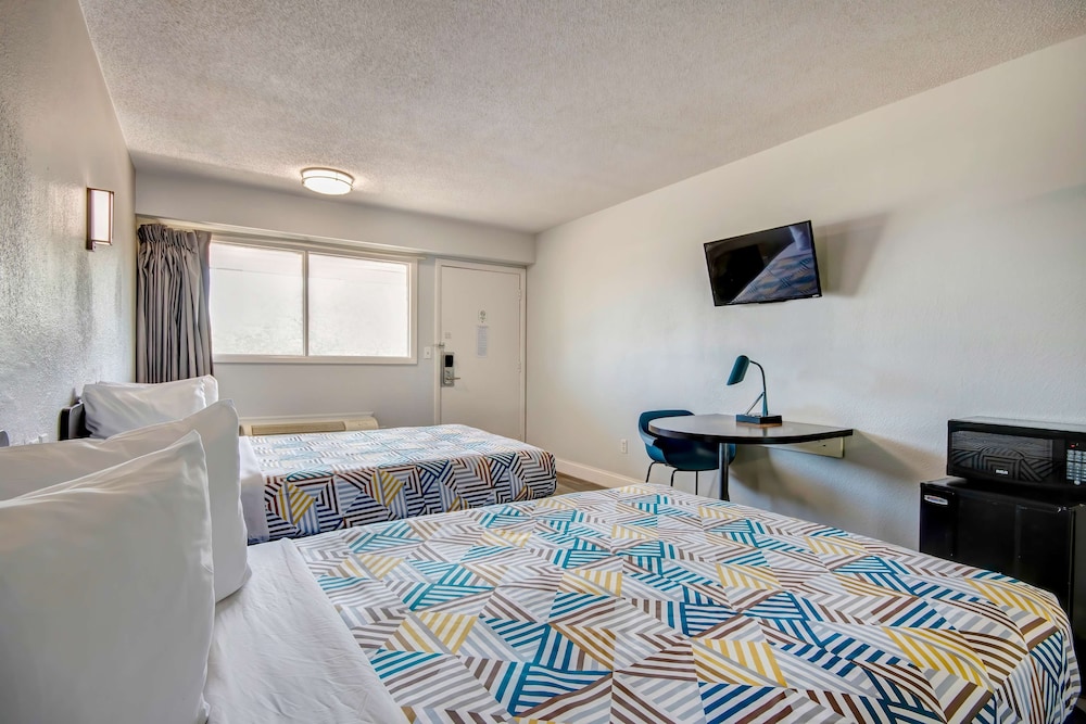 Motel6 Columbus, OH - OSU North 18/43