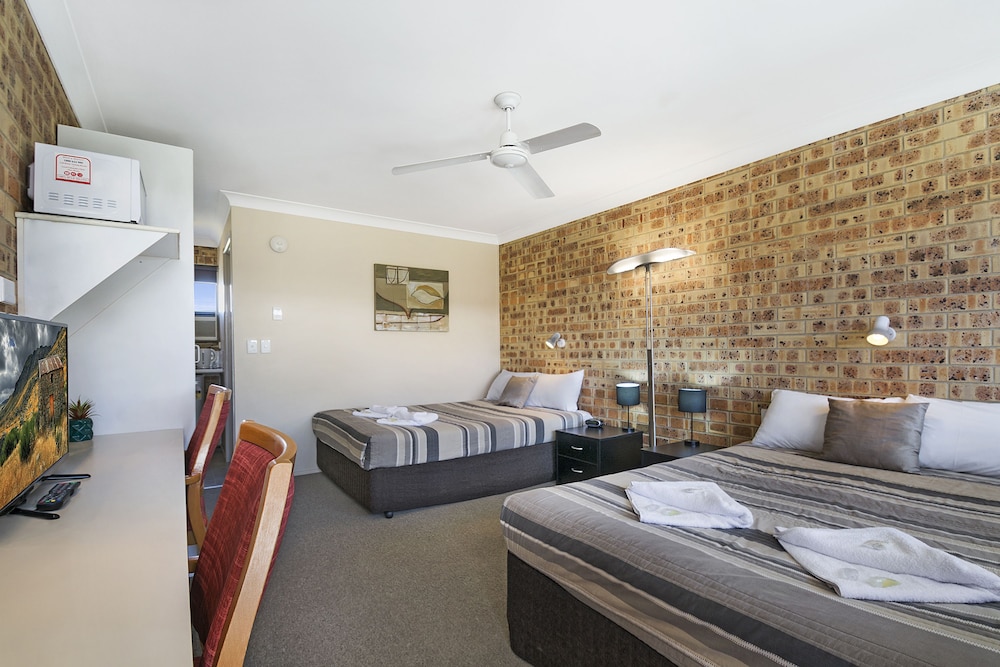 Golden Beach Motor Inn 19/45